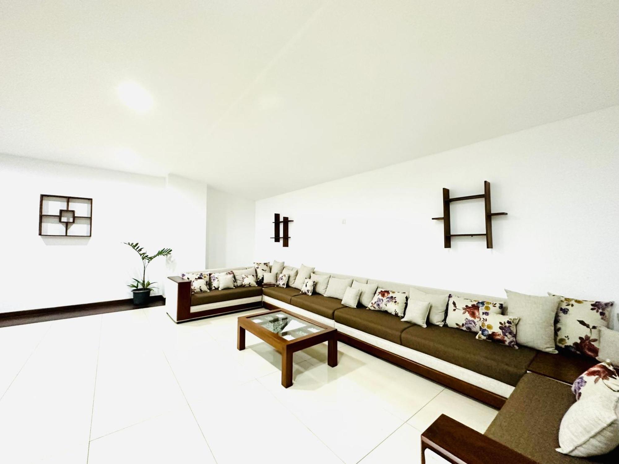 The Alfred Fern - Modern 2-bedroom With Pool In Prime 3 Apartment Colombo
